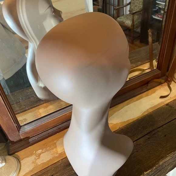Mannequin Bust - Picture 7 of 7